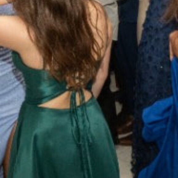 1ère Avenue Ball Gown/Prom Dress in Emerald Green Like NEW Size 4 - Picture 3 of 9